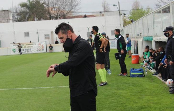 Daniel Vicentin dejó de ser el entrenador de El Porvenir.