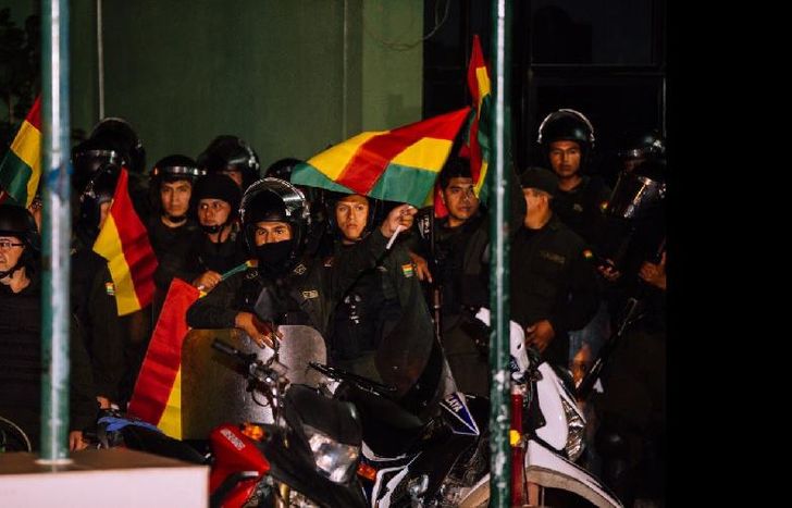 Hubo motines y movimientos policiales en distintos destacamentos del país.