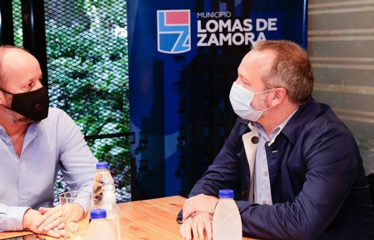 Insaurralde y Sabbatella firmaron el convenio.