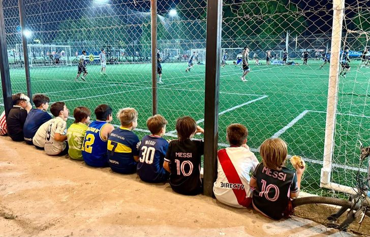 Sus hijos (los alumnos del Euskal) los acompañan en algunos de los encuentros semanales.&nbsp;