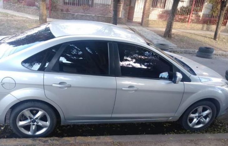 El auto robado es un Ford Focus.