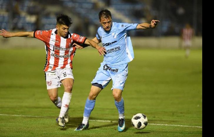 González no pudo gravitar y generó poco por la banda. Estuvo bien marcado.