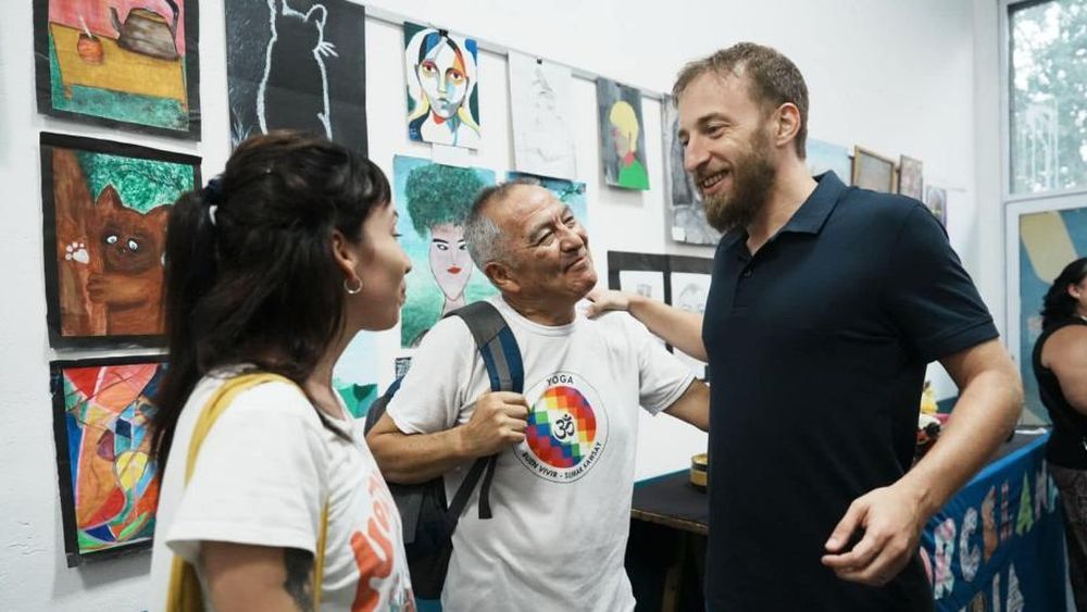 Nos da mucha alegría ver un centro cultural tan lleno de gente, celebró Otermín.