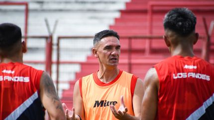 Leo Lemos, el DT de Los Andes, obligado a cambiar el equipo. Leo Lemos, el DT de Los Andes, obligado a cambiar el equipo.