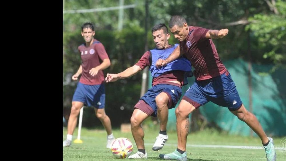 José Sand volvió a Lanús, se puso la camiseta y ya será titular.