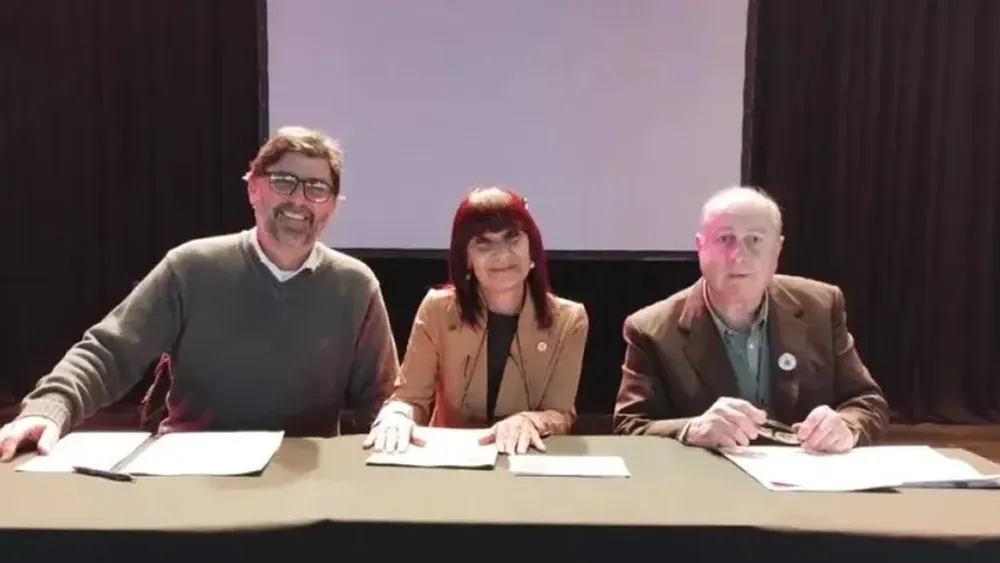 jurado integrado por los profesores Mariano Bucich, Jorge Rampinini y Cecilia Santoro