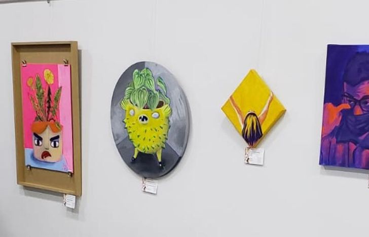 En Sáenz y Acevedo se puede acceder a ver las obras de ocho artistas plásticas.