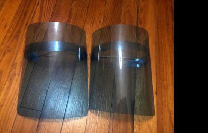 se confeccionan con acetato o placas de radiografías.