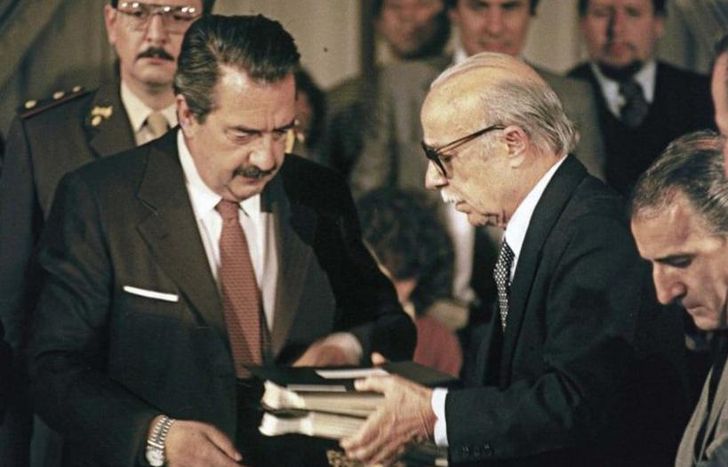 Raúl Alfonsín y Ernesto Sábado, integrante de la Conadep.