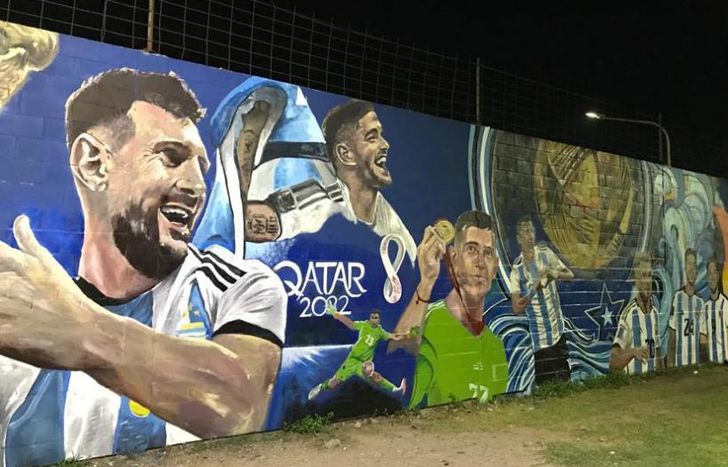 El mural incluye a varios jugadores claves en la consagración de la Scaloneta.