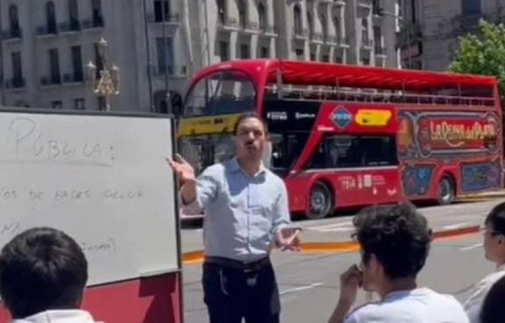 La clase se llevó a cabo frente al Congreso de la Nación.