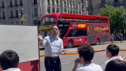 La clase se llevó a cabo frente al Congreso de la Nación.