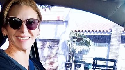 Al volante y decidida a convertirse en una profesional.