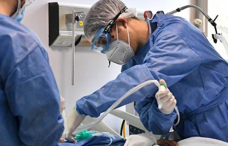 Son 593 los internados en terapia intensiva.