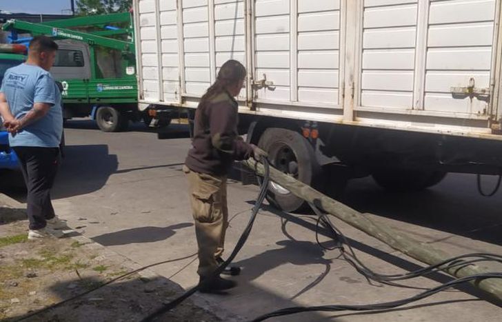 Defensa Civil Lomas trabajó en el lugar del accidente.