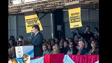 greenpeace se infiltro en la inauguracion de la rural
