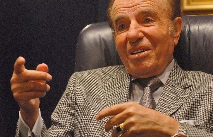 Ofrecen recompensa para recuperar el anillo de Carlos Menem.