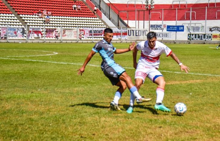 Juego dividido en el mediocampo.