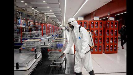 desinfectan los supermercados y miles de comercios en todos los barrios de lomas