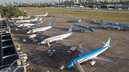 Aseguran que viajar en avión tiene bajo riesgo de contagios.