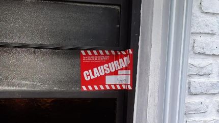 La faja de clausura colocada por la Policía en el allanamiento. La faja de clausura colocada por la Policía en el allanamiento.