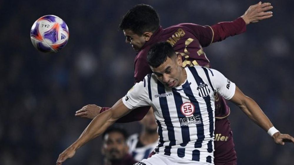 Lanús y Talleres de Córdoba juegan en La Fortaleza.