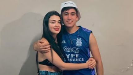 Narela Barreto junto a su hermano.