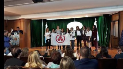 toda la institución feliz con la distinción.