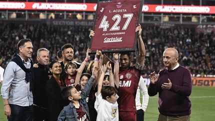 Lautaro Acosta, el jugador con más presencias en la historia de Lanús.