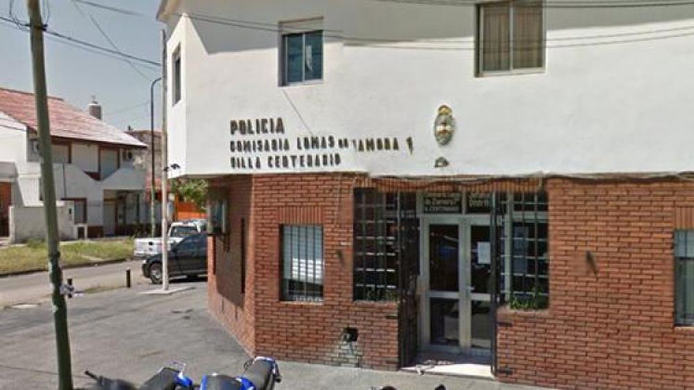 Se trata de cuatro hombres y una mujer.
