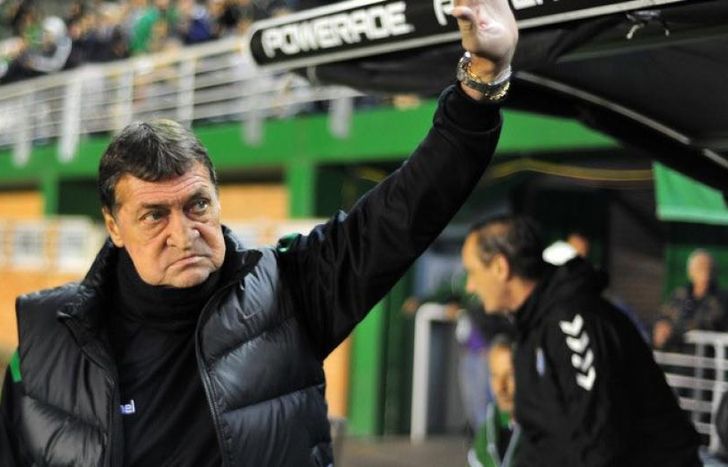 Julio César Falcioni dejó de ser entrenador de Banfield.