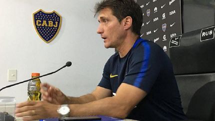 barros schelotto: ?hay que dejar en paz a los arbitros?