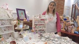 Un paseo de compras con múltiples rubros.