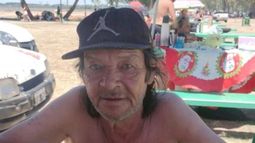 Tiene 62 años.