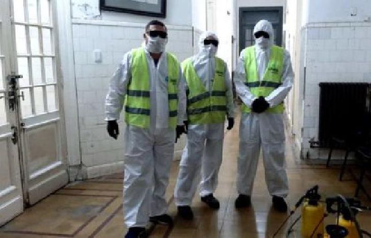 son 71 personas que han estado en contacto con el paciente positivo que además tuvo contacto con el médico que murió.