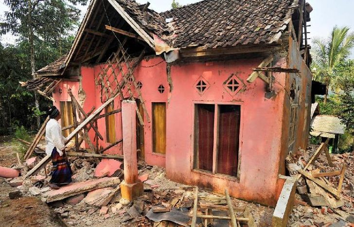En Indonesia se registran 7 mil terremotos por año aunque la mayoría son moderados. Este no lo fue.