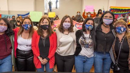 El convenio se firmó en el Salón Eva Perón del Municipio.