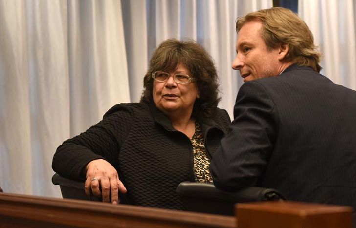 Silvia Pérez Vilor, madre de Anahí Benítez, junto a su abogado, Guillermo Bernard Krizan.