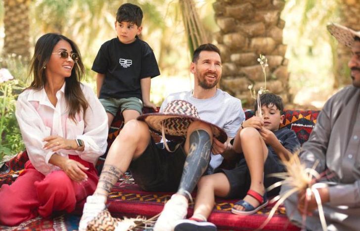 El 10 viajó con toda su familia.