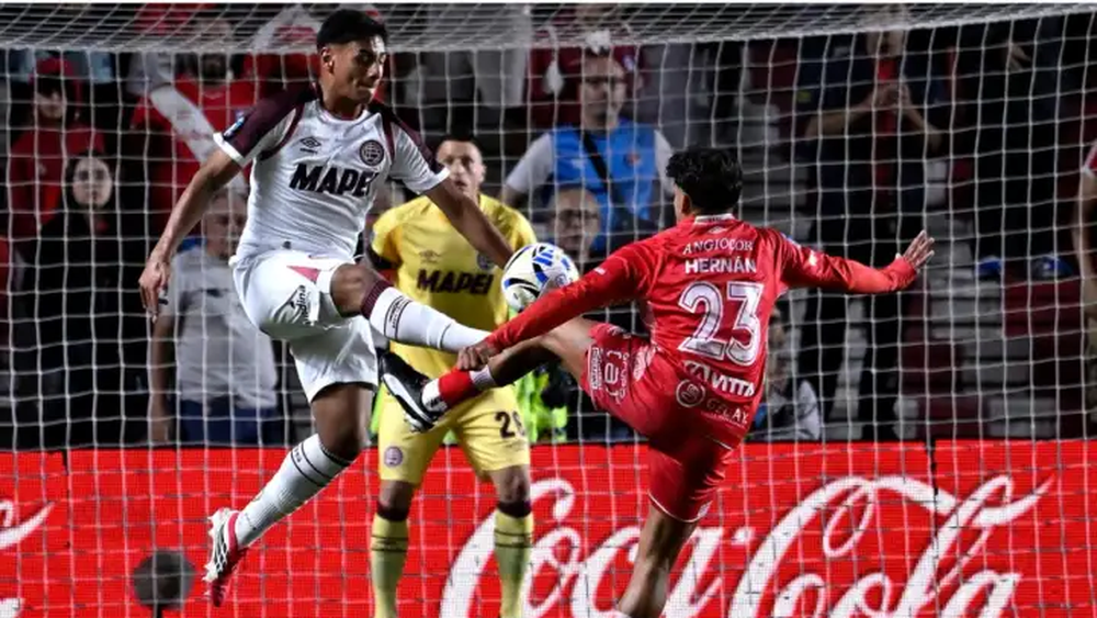 Por el interzonal, Lanús perdió en La Paternal. Por el interzonal, Lanús perdió en La Paternal.