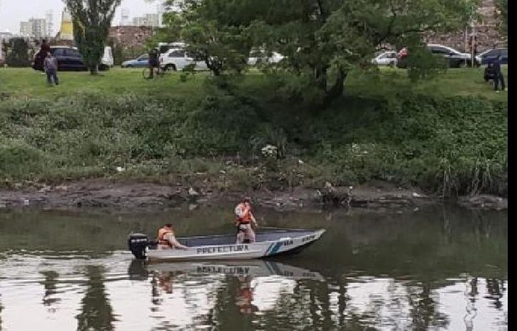 Trabajó la prefectura naval en el lugar.