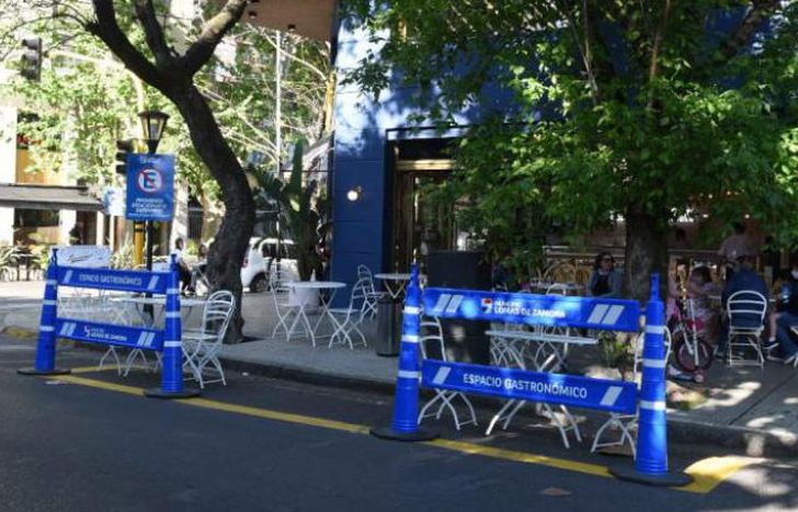 Los bares entre los sectores restringidos.