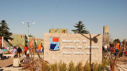En todas las plazas está el escudo institucional. En todas las plazas está el escudo institucional.