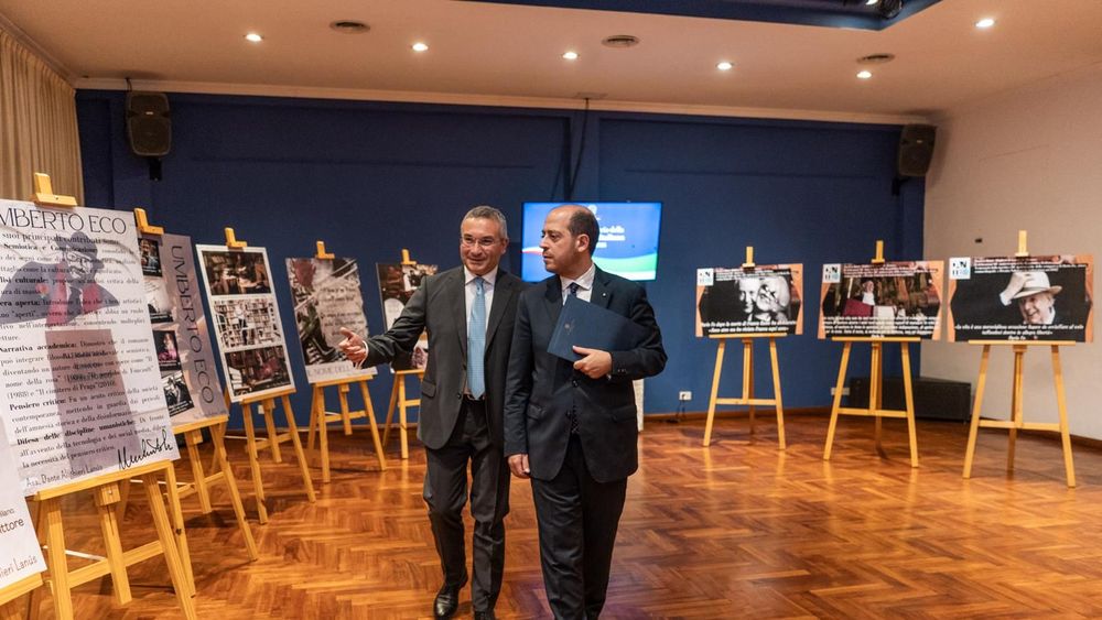 Una muestra fotográfica en Lomas para destacar dos figuras destacadas de Italia. Una muestra fotográfica en Lomas para destacar dos figuras destacadas de Italia.