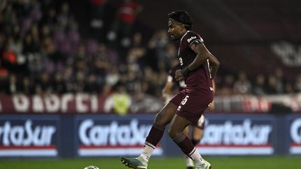 Raúl Loaiza, un refuerzo estelar para la carga agenda de Lanús en 2026.