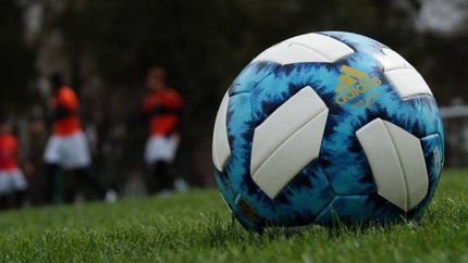 La pelota no pudo rodar.