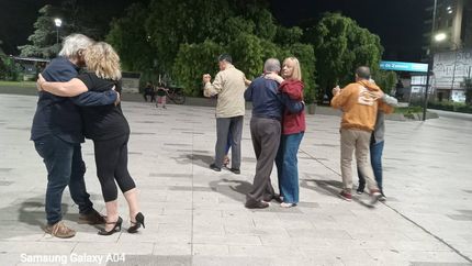 El Encuentro Milonguero, en la Plaza Grigera, es abierto y a la gorra. El Encuentro Milonguero, en la Plaza Grigera, es abierto y a la gorra.
