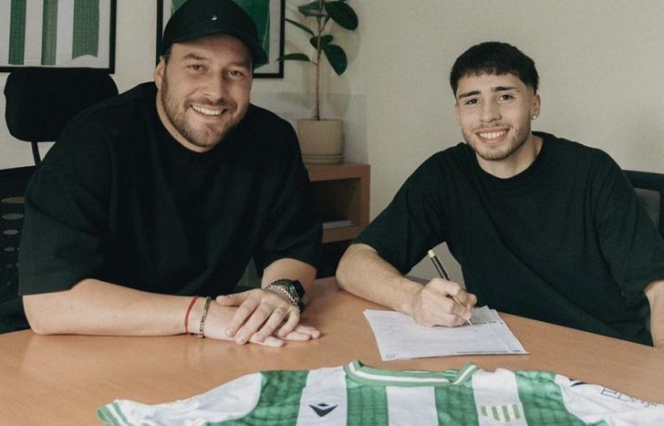 Brandon Oviedo seguirá en Banfield hasta 2028.