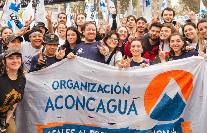 La organización con un grupo de amigos con ganas de ayudar y hoy la conforman más de 40 jóvenes militantes.