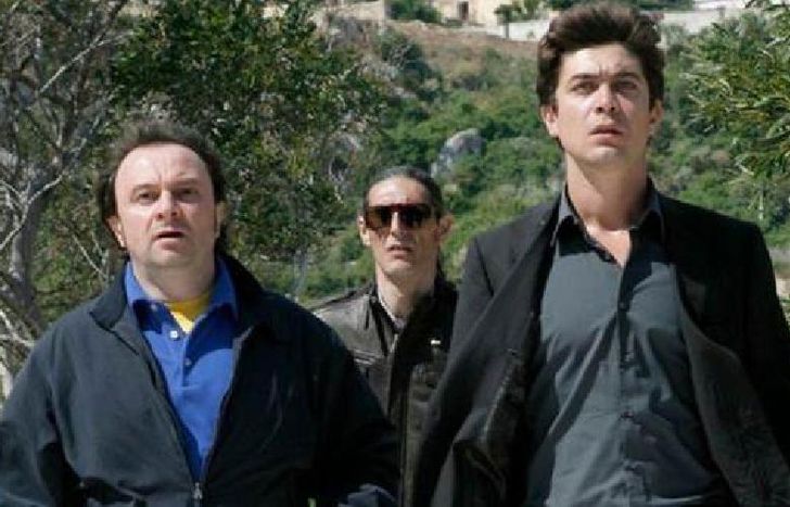 sobre las aventuras de un carismático detective.